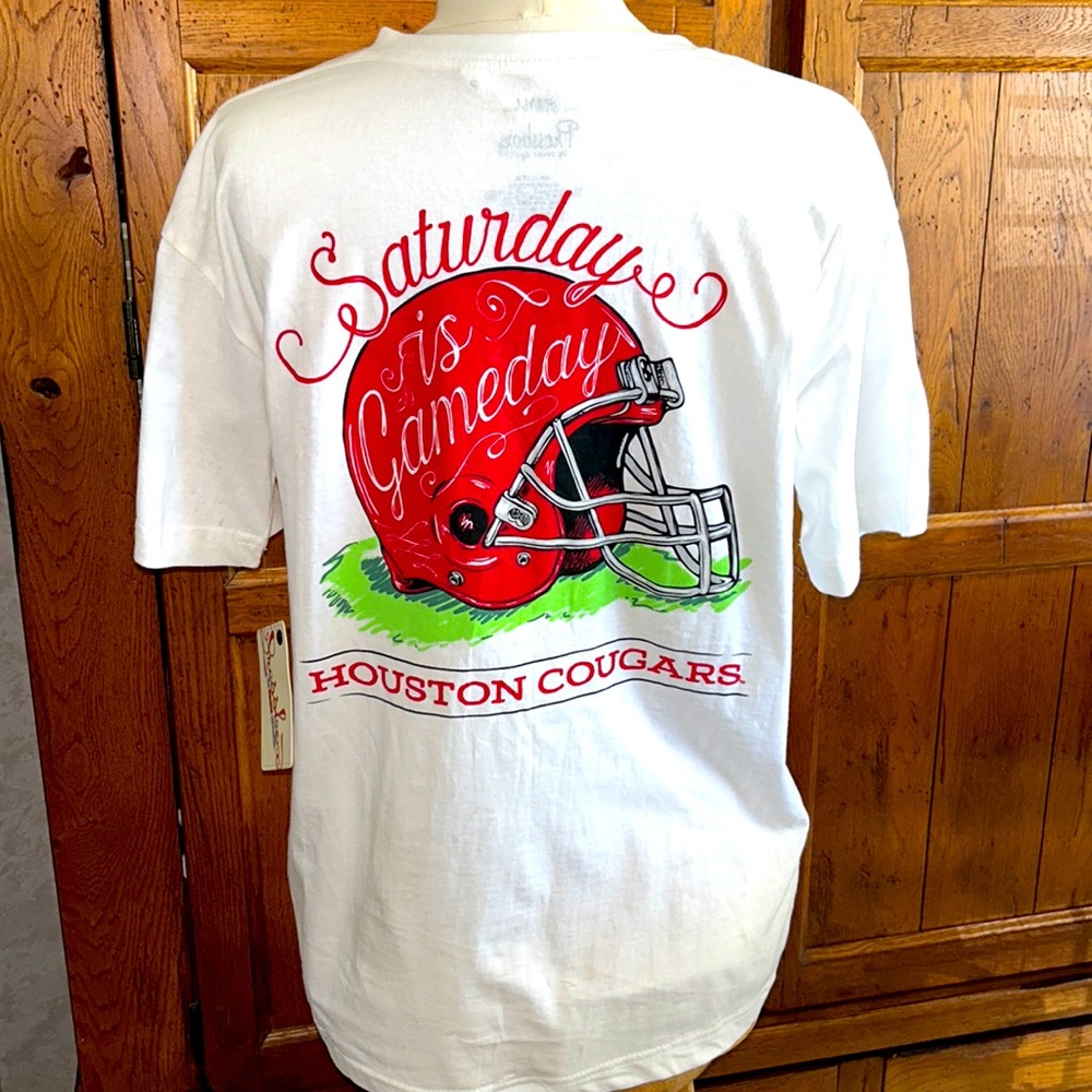 NWT⭐️UNIVERSITY of HOUSTON Cougars TEE❤️White V-Neck Cute Back—“SAT. IS GAMEDAY”